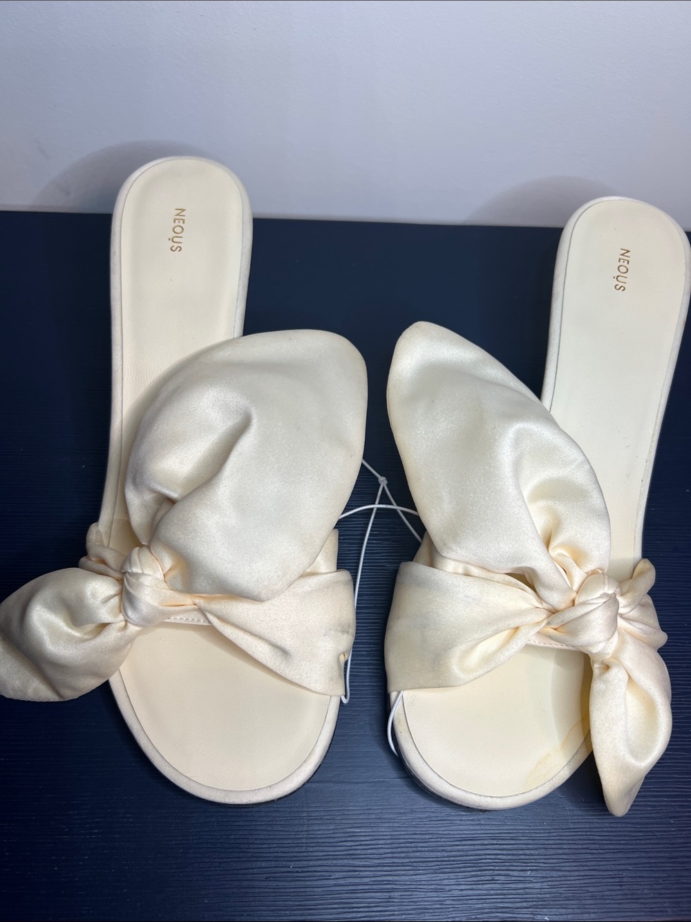 Neous Satin Knot Mule Heels in Cream Size 39 - Picture 16 of 17